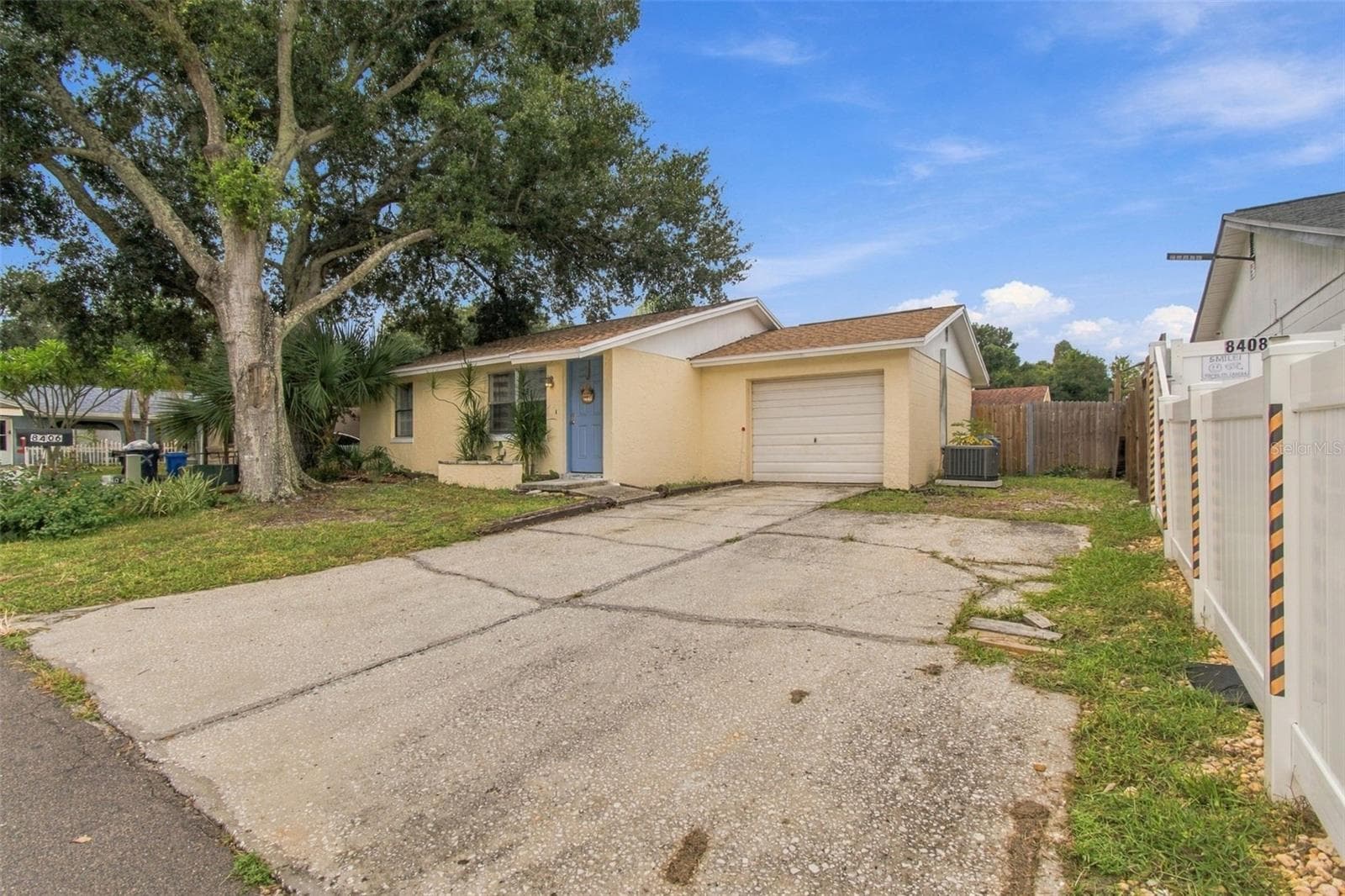 Single Family Residence at 8406 WILLOW FOREST CT, TAMPA, photo 4 of 46