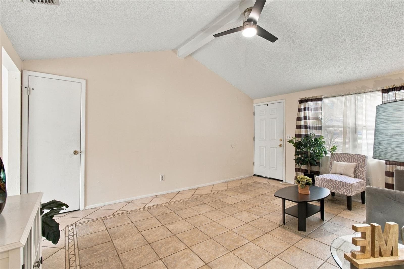 Single Family Residence at 8406 WILLOW FOREST CT, TAMPA, photo 8 of 46