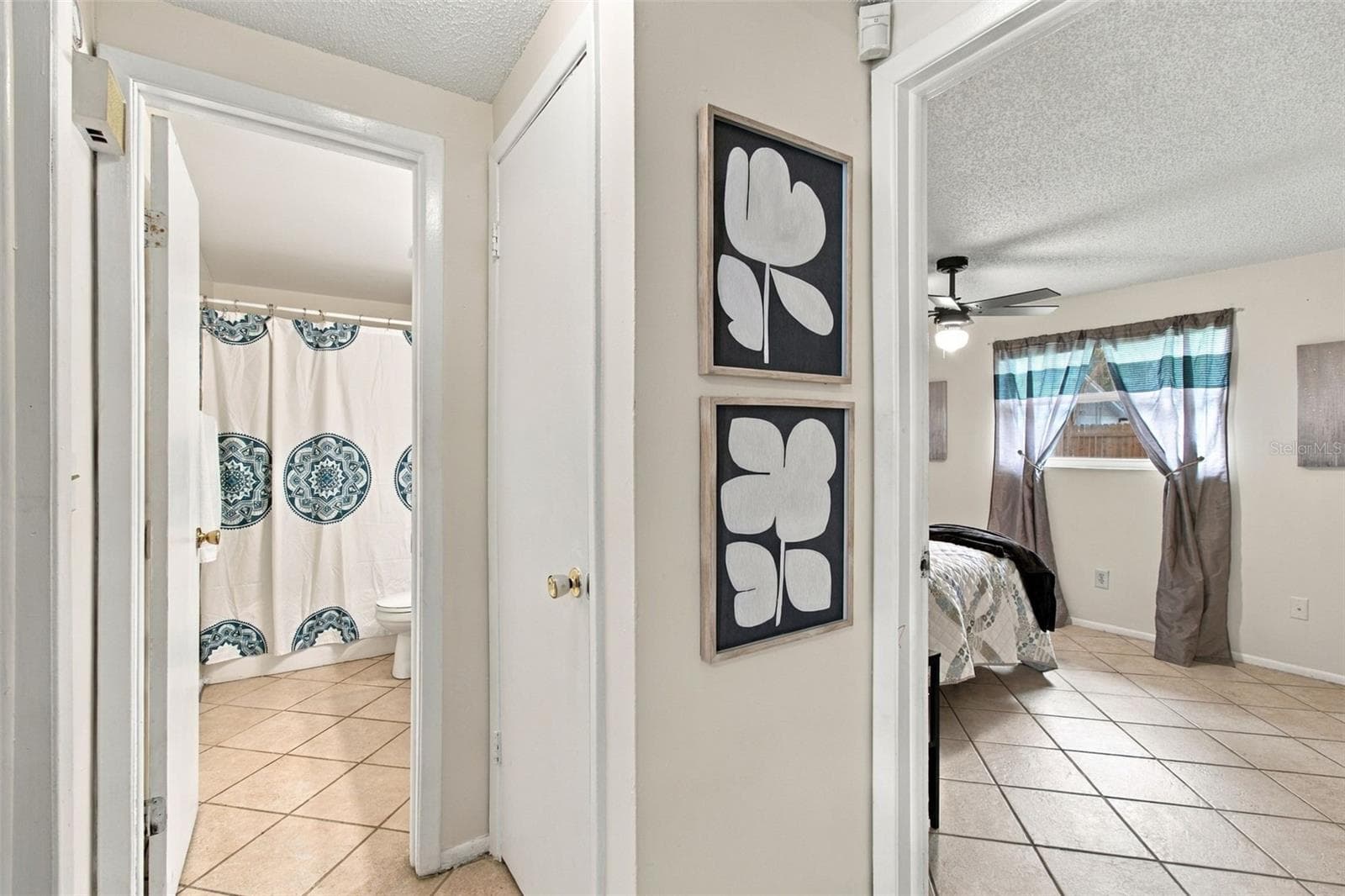 Single Family Residence at 8406 WILLOW FOREST CT, TAMPA, photo 9 of 46