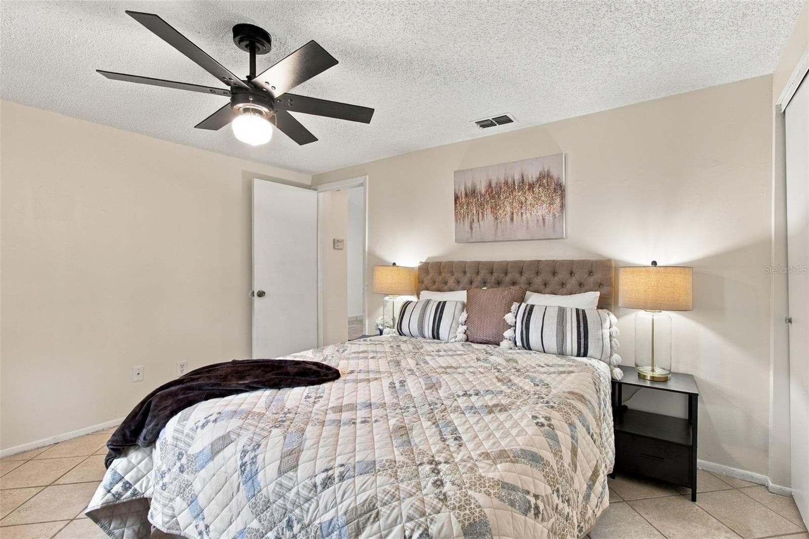Single Family Residence at 8406 WILLOW FOREST CT, TAMPA, photo 12 of 46