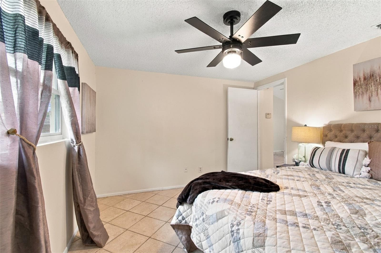 Single Family Residence at 8406 WILLOW FOREST CT, TAMPA, photo 13 of 46