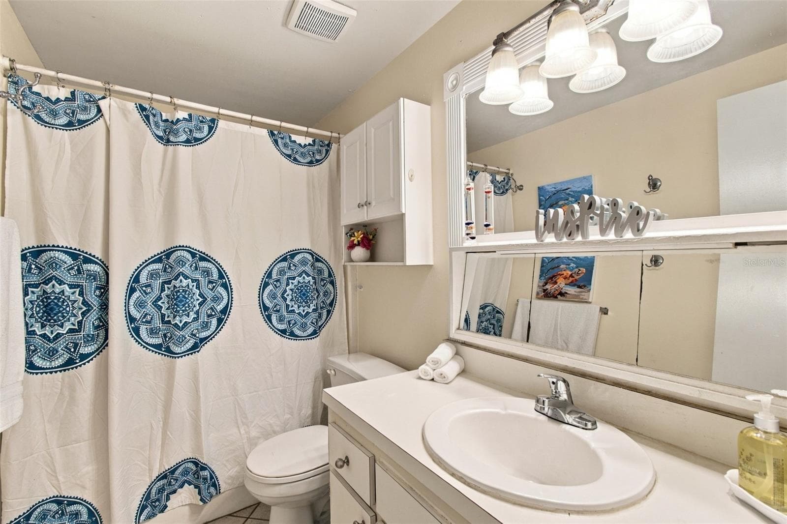 Single Family Residence at 8406 WILLOW FOREST CT, TAMPA, photo 14 of 46