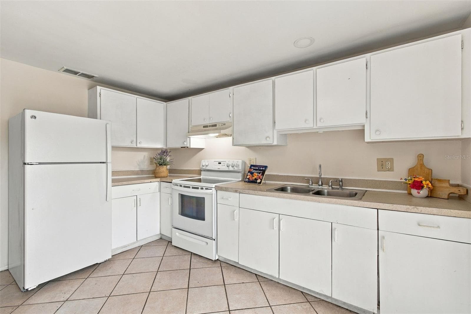 Single Family Residence at 8406 WILLOW FOREST CT, TAMPA, photo 26 of 46