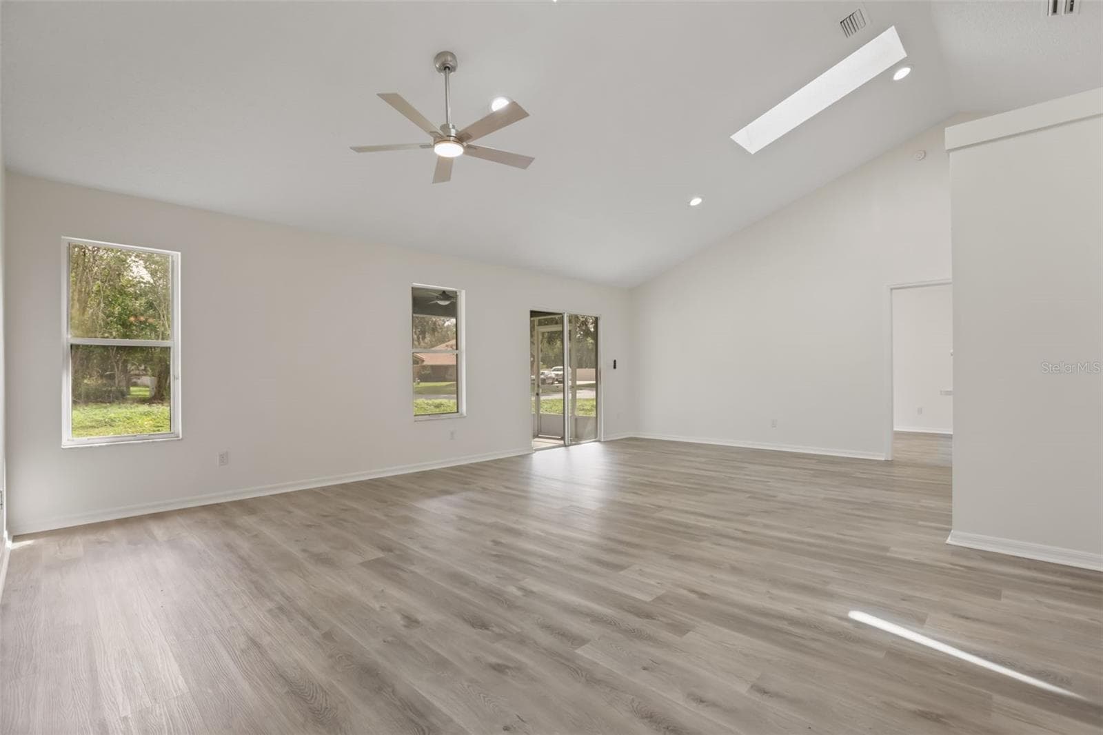 Single Family Residence at 32930 INDIAN WOODS DR, LEESBURG, photo 4 of 35