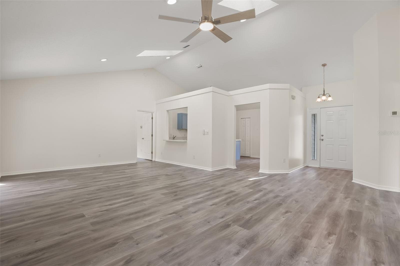 Single Family Residence at 32930 INDIAN WOODS DR, LEESBURG, photo 5 of 35