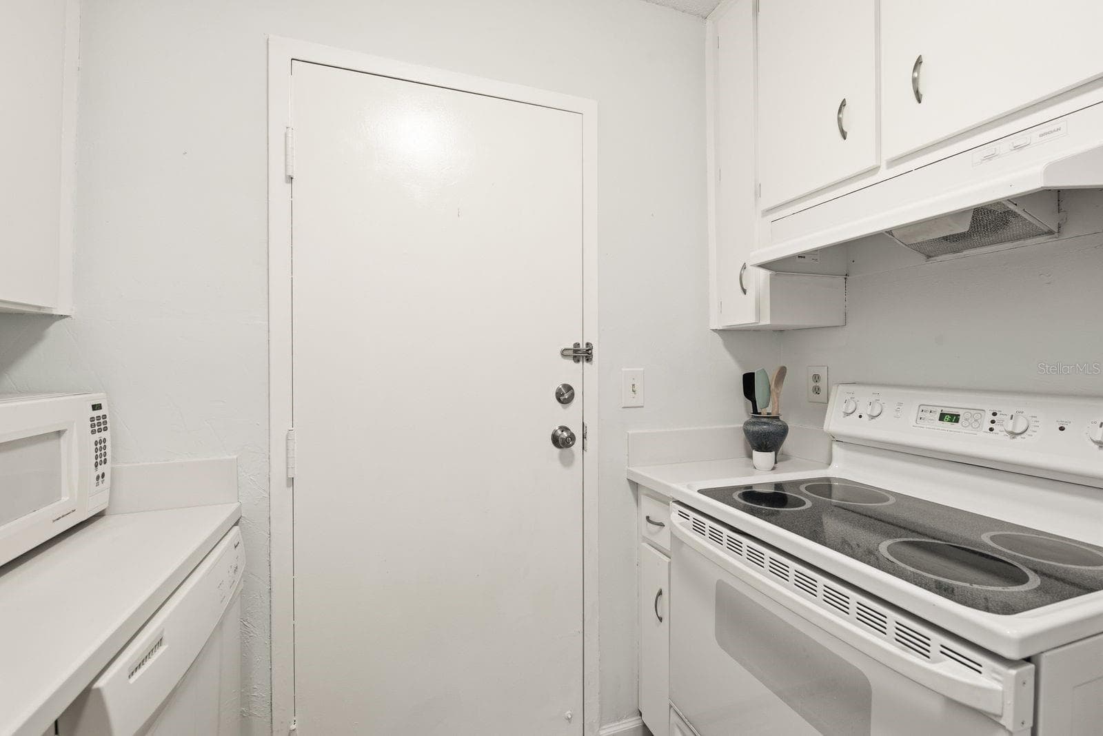 Condominium at 2700 BAYSHORE BLVD #4102, DUNEDIN, photo 9 of 27