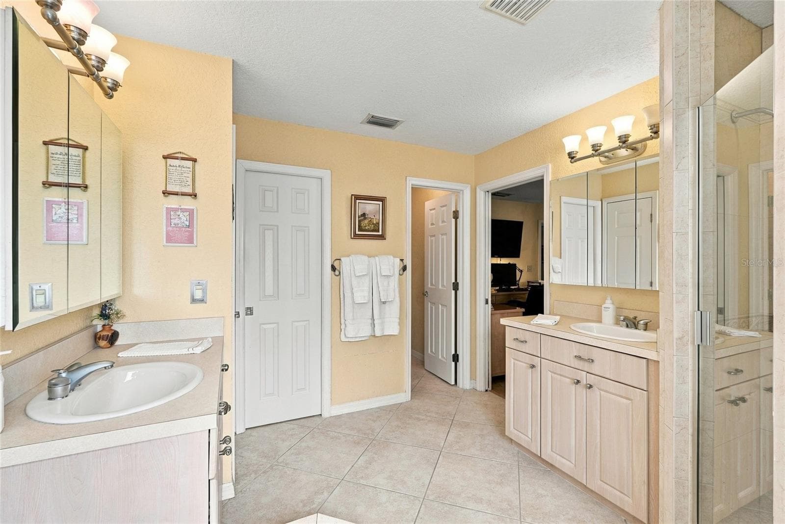 Single Family Residence at 9606 62ND AVE N, ST PETERSBURG, photo 22 of 52