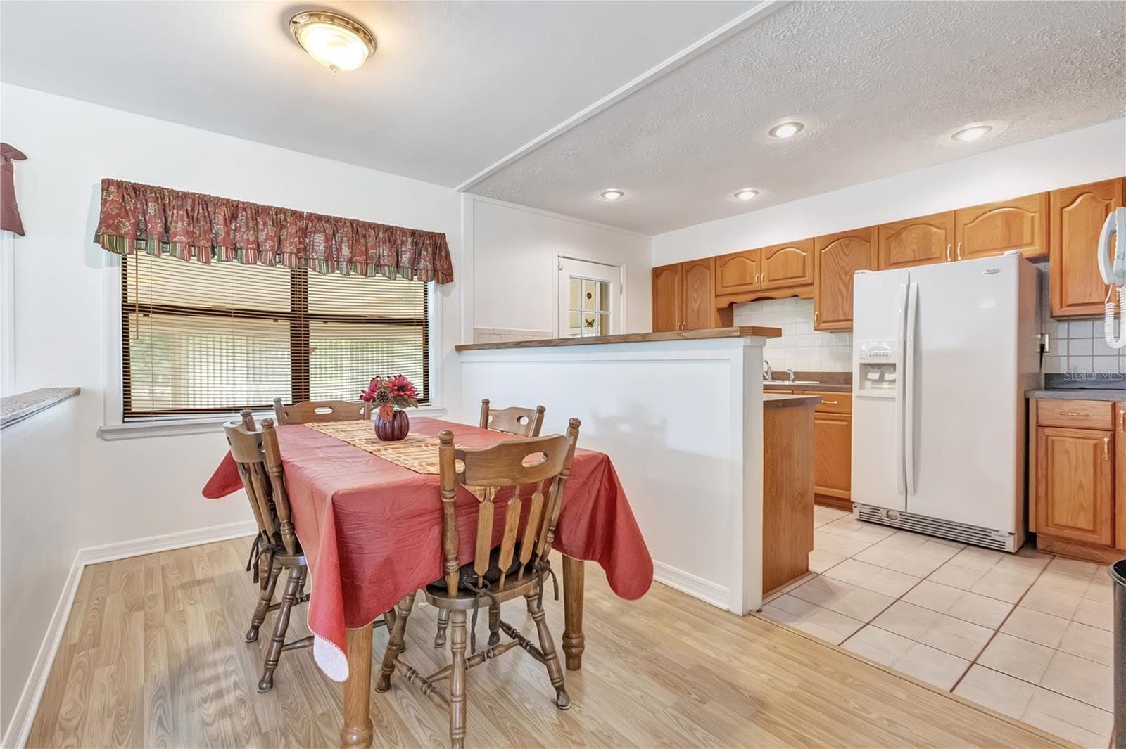 Breakfast Nook - 1615 LAKE MIRIAM DR, LAKELAND