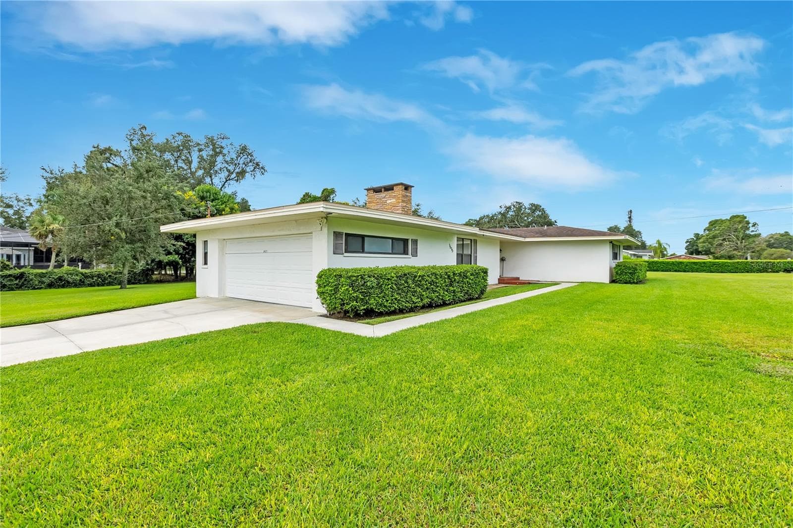 Side Entry Garage - 1615 LAKE MIRIAM DR, LAKELAND