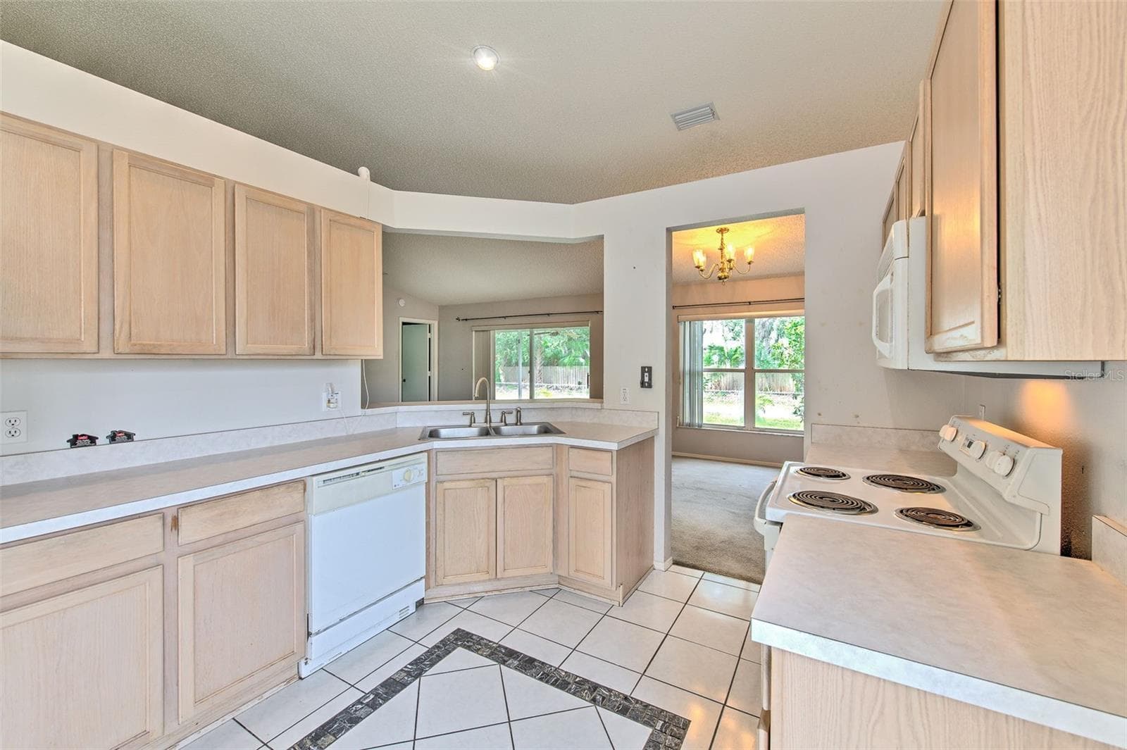 Single Family Residence at 235 LAKEWAY LN, APOLLO BEACH, photo 9 of 36