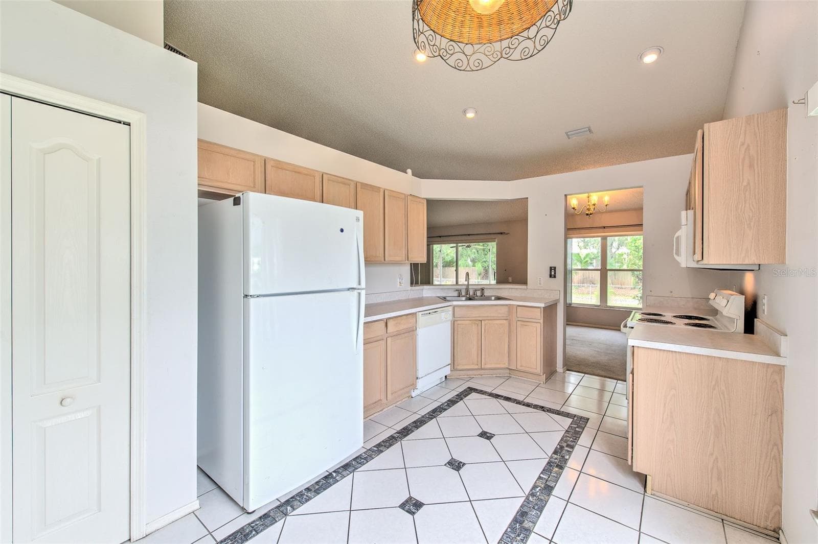 Single Family Residence at 235 LAKEWAY LN, APOLLO BEACH, photo 10 of 36