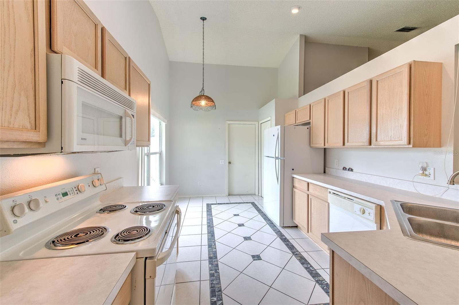 Single Family Residence at 235 LAKEWAY LN, APOLLO BEACH, photo 11 of 36