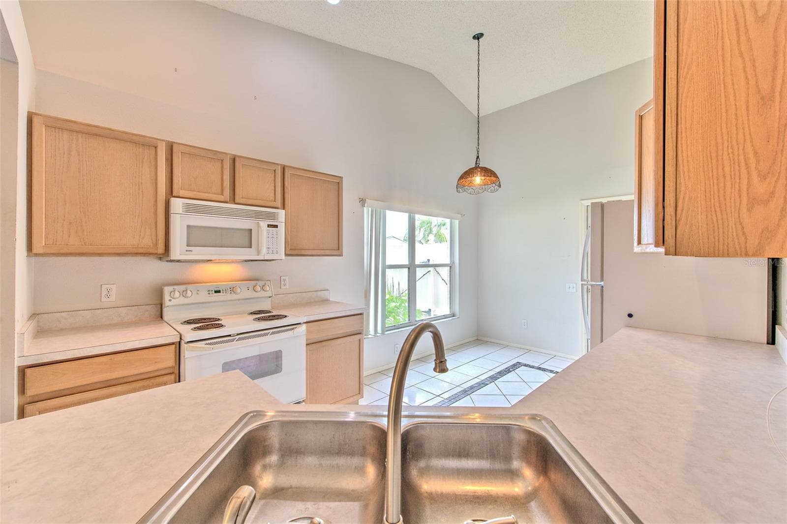 Single Family Residence at 235 LAKEWAY LN, APOLLO BEACH, photo 12 of 36