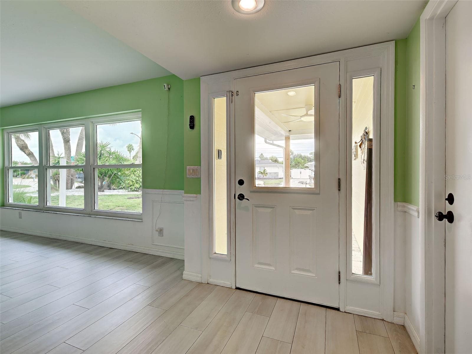 Single Family Residence at 612 GLEN OAK RD, VENICE, photo 6 of 61