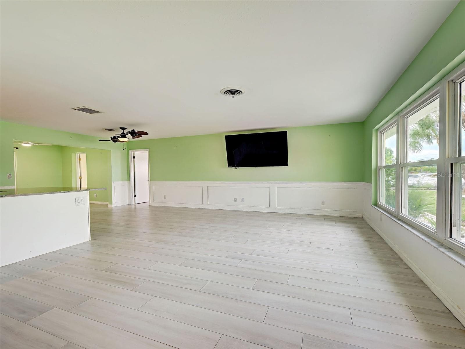 Single Family Residence at 612 GLEN OAK RD, VENICE, photo 7 of 61