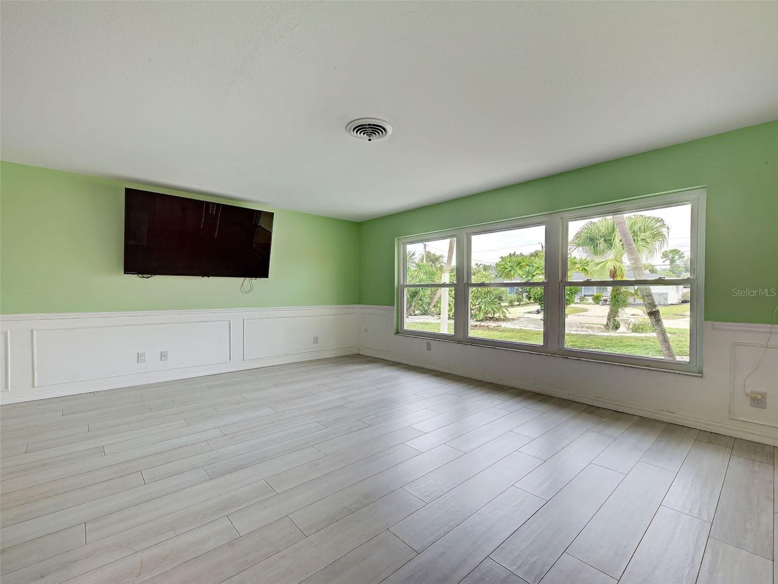 Single Family Residence at 612 GLEN OAK RD, VENICE, photo 8 of 61