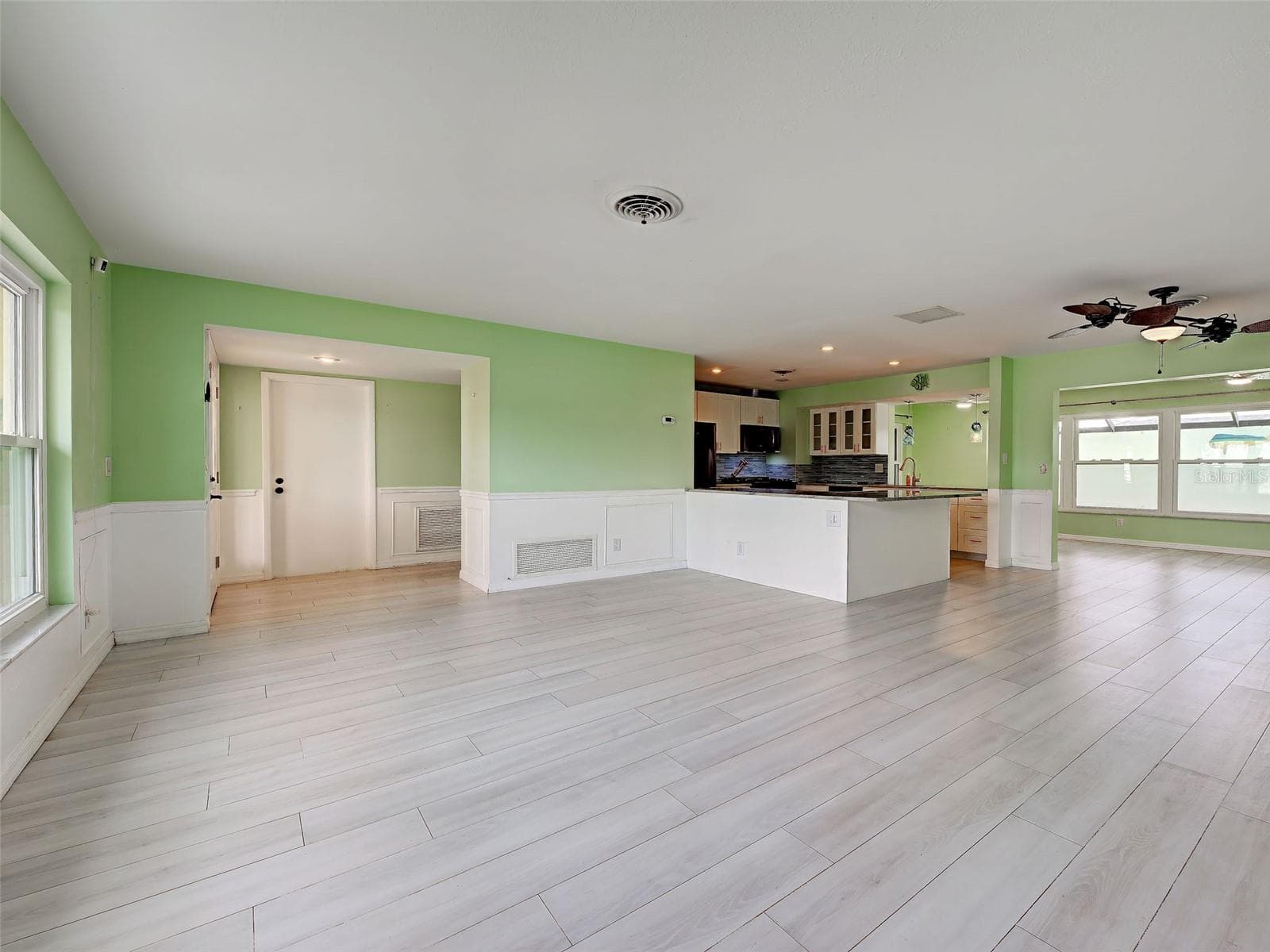 Single Family Residence at 612 GLEN OAK RD, VENICE, photo 11 of 61