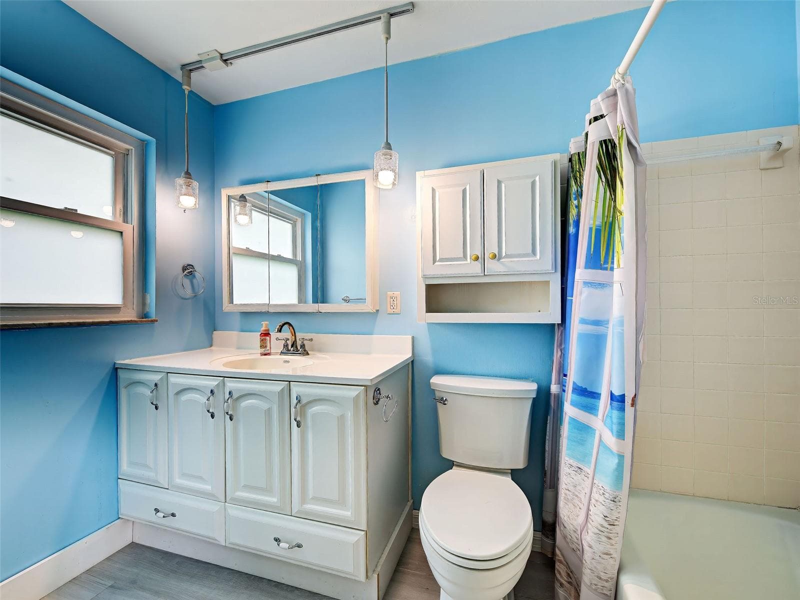 Main bath - 612 GLEN OAK RD, VENICE