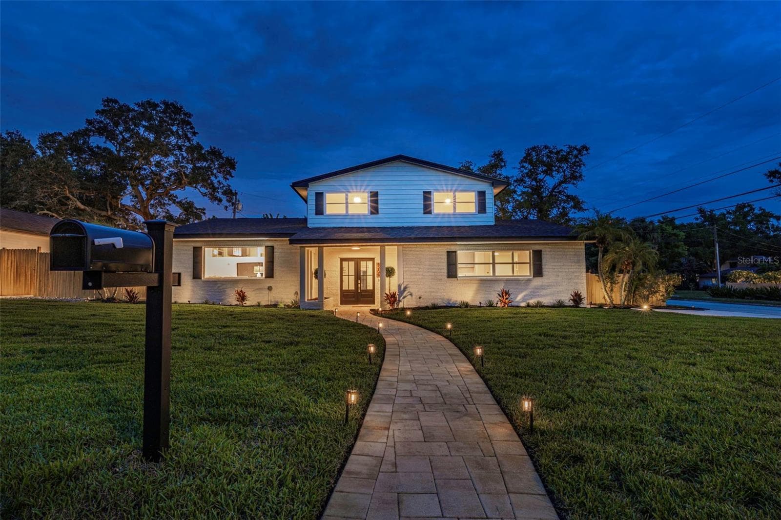 Front Exterior - Twilight - 8209 134TH ST, SEMINOLE