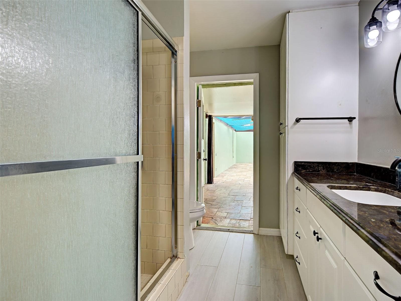 Hallway guest bath - 612 GLEN OAK RD, VENICE