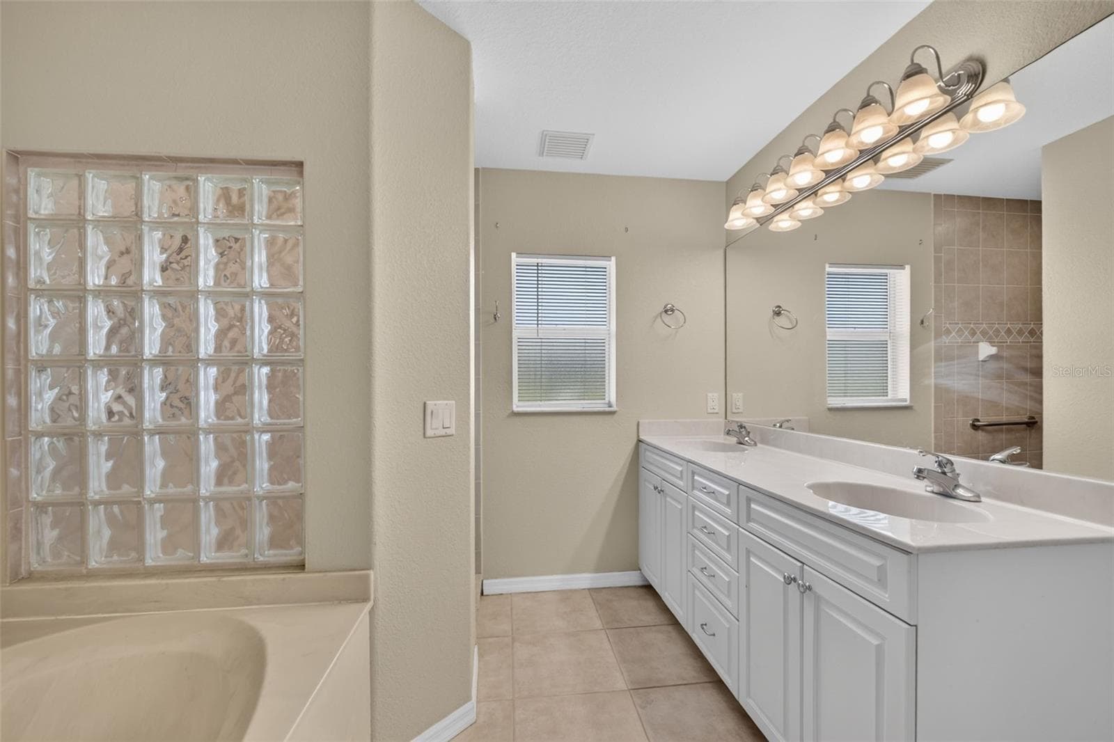 Primary Bathroom (Double Sink Vanity) - 2184 ONONDAGA LN, PUNTA GORDA