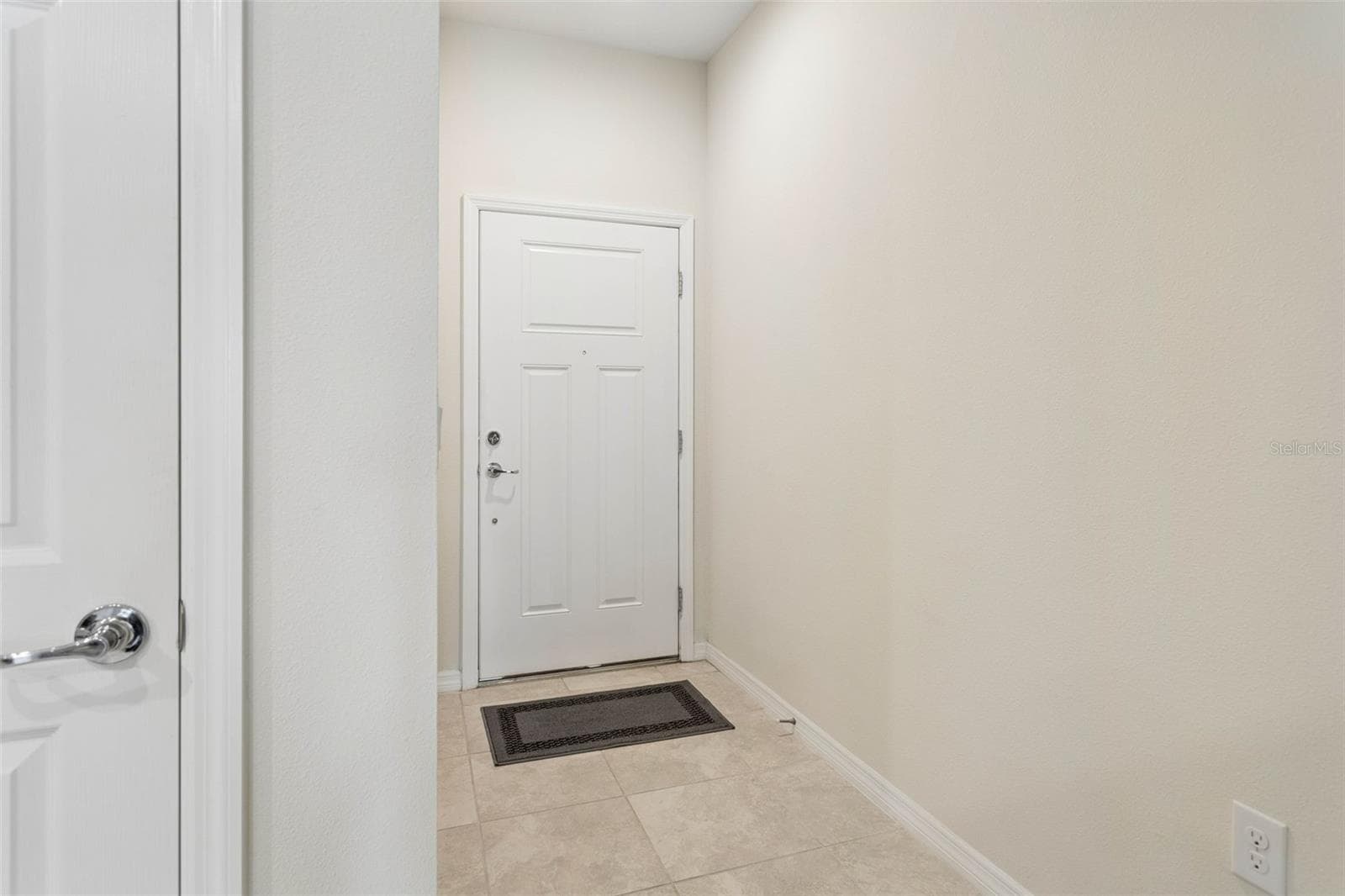 Townhouse at 9146 HILLCROFT DR, RIVERVIEW, photo 6 of 37