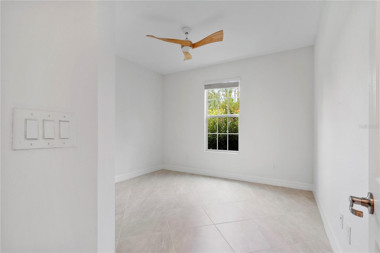 Single Family Residence at 42227 HAMMOCK LN, PUNTA GORDA, photo 5 of 58