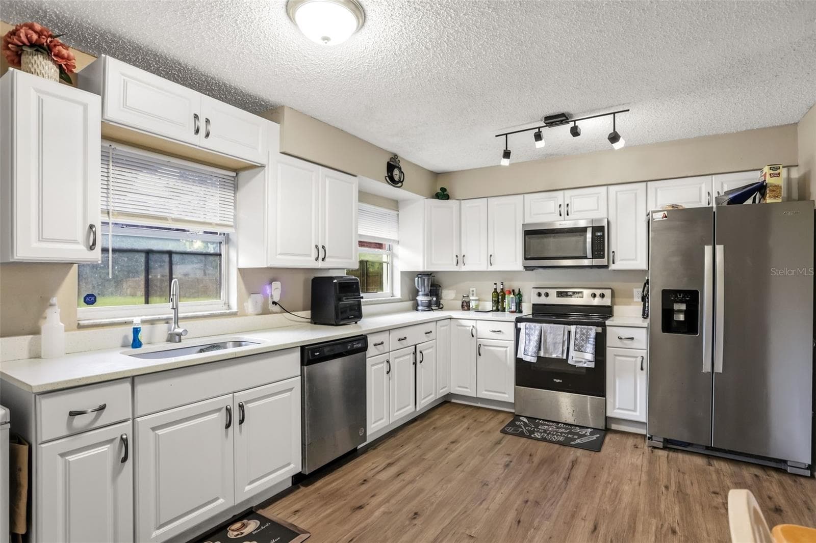 Single Family Residence at 7008 HOLLY ST, MOUNT DORA, photo 10 of 33