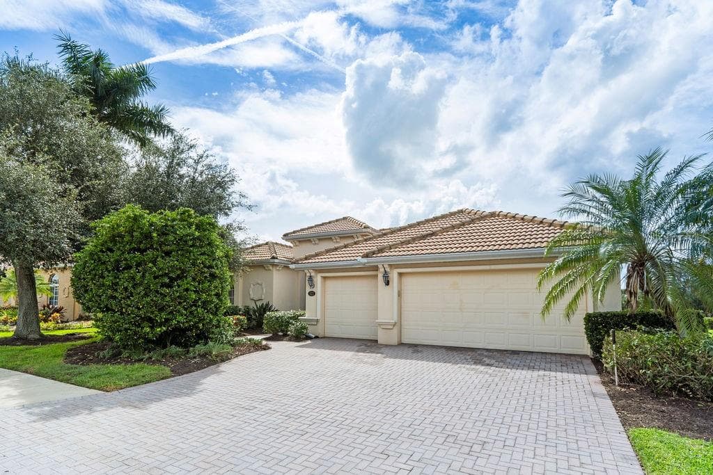 Single Family Residence at 522 RIVER CRANE ST, BRADENTON, photo 4 of 37