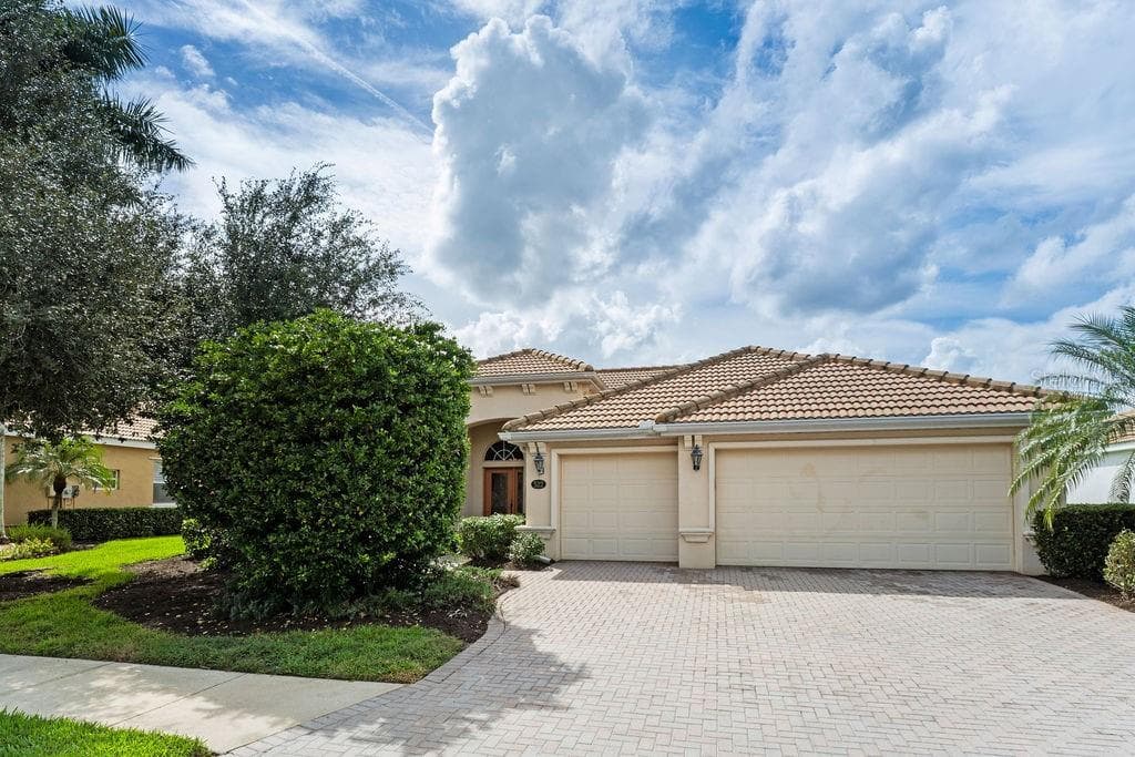 Single Family Residence at 522 RIVER CRANE ST, BRADENTON, photo 5 of 37