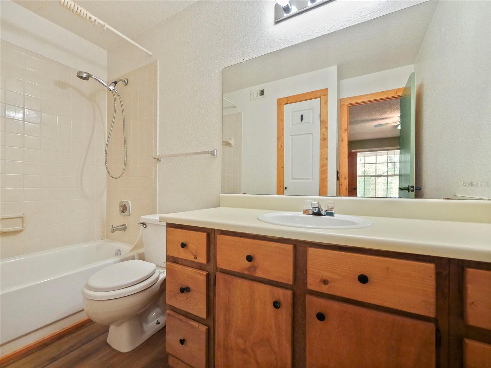 Primary Bathroom - 1023 S HIAWASSEE RD #4028, ORLANDO