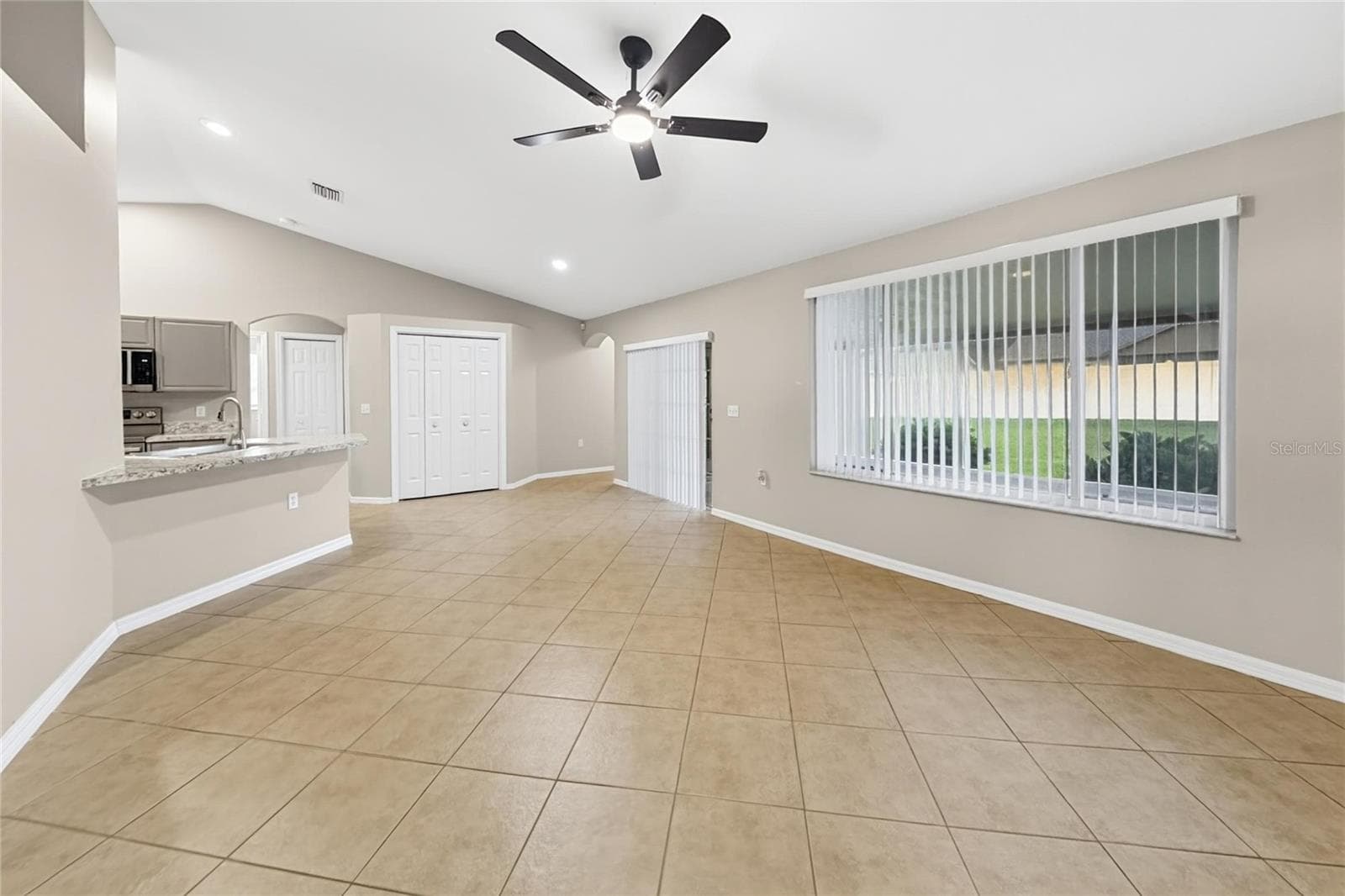 Single Family Residence at 12807 RAYSBROOK DR, RIVERVIEW, photo 4 of 20