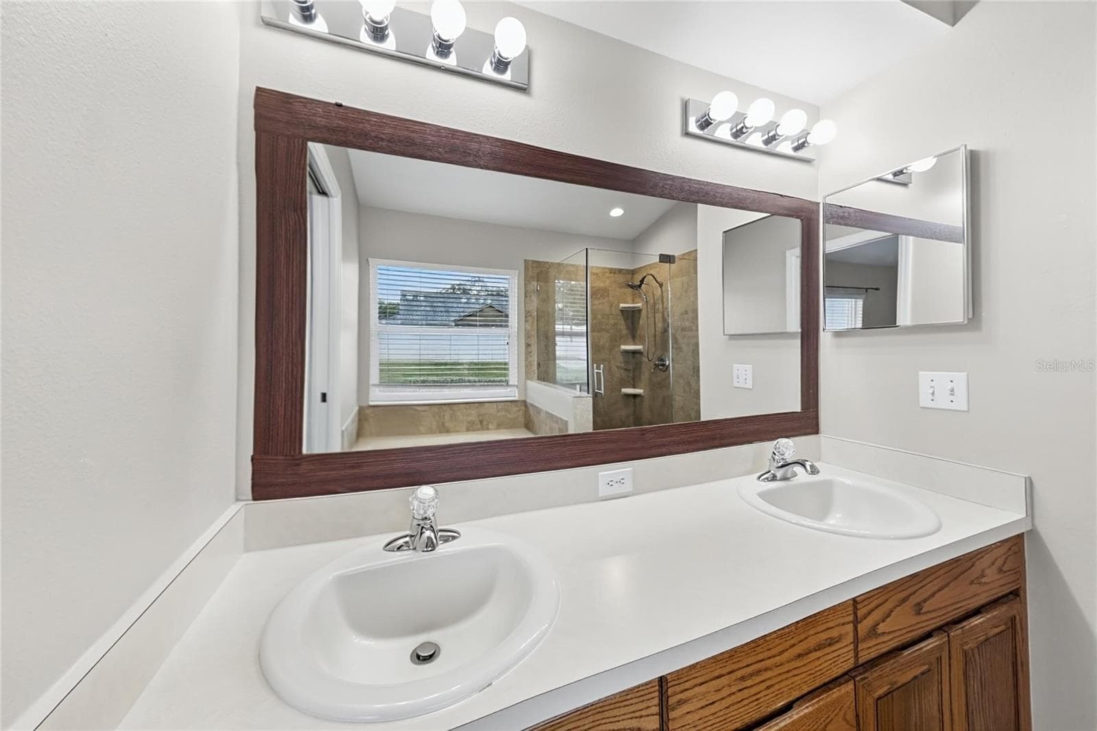 Single Family Residence at 12807 RAYSBROOK DR, RIVERVIEW, photo 10 of 20