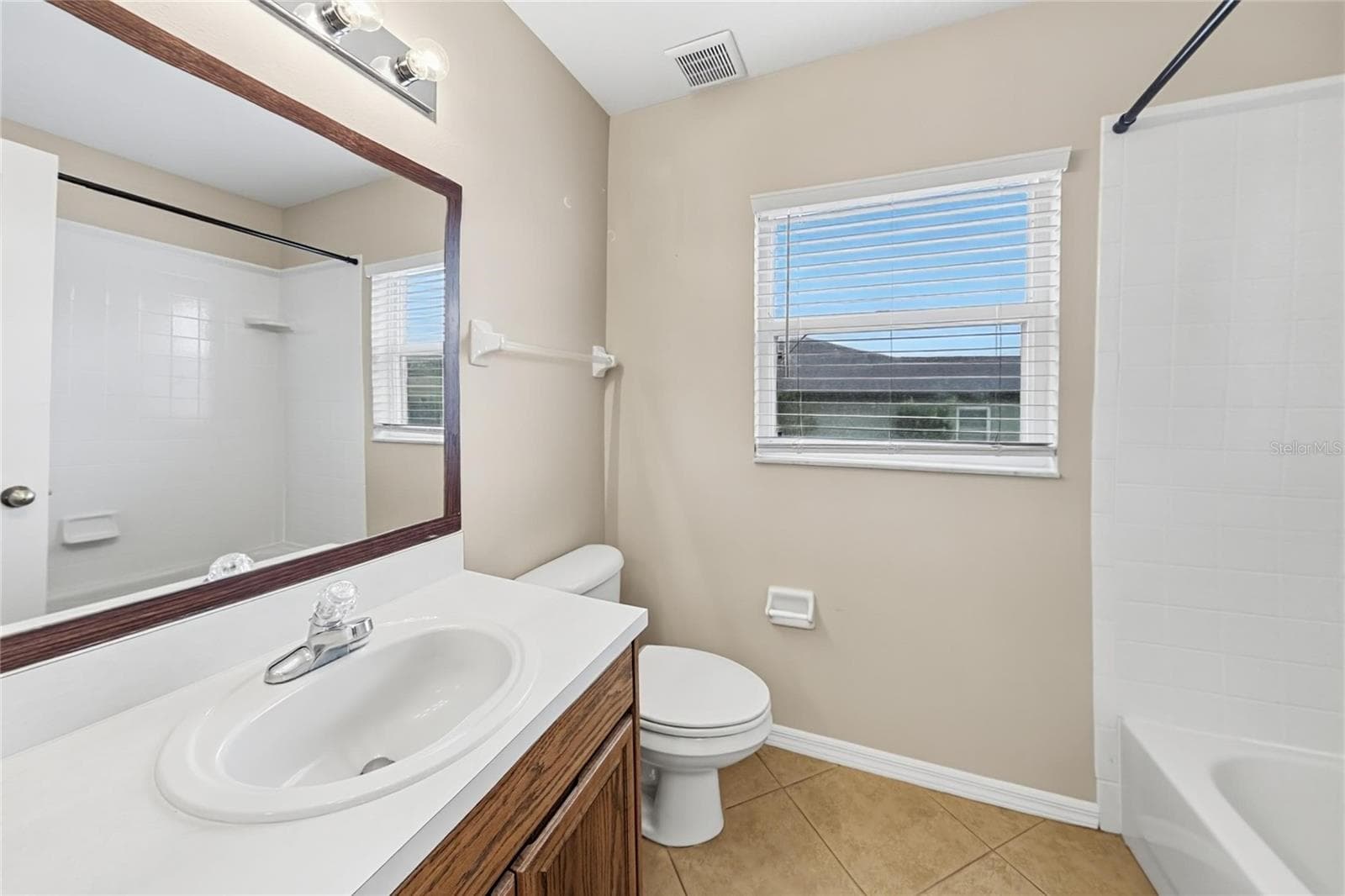 Single Family Residence at 12807 RAYSBROOK DR, RIVERVIEW, photo 16 of 20
