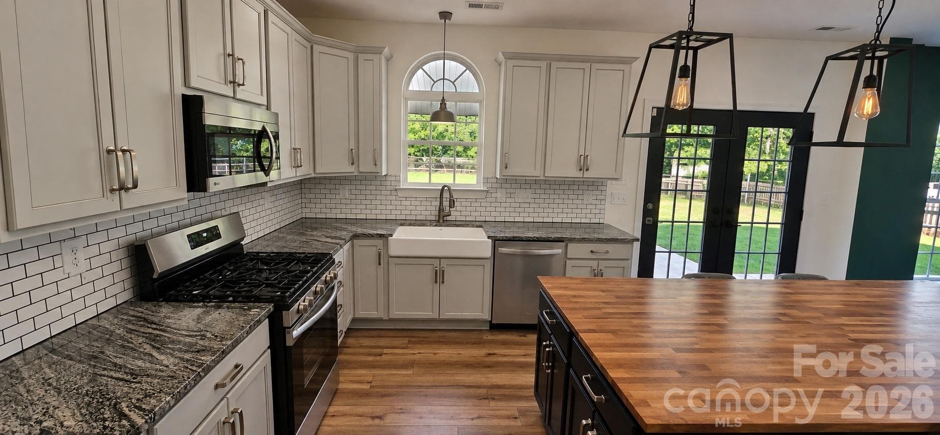 Single Family Residence at 4954 Riverview Drive, Harrisburg, photo 4 of 6