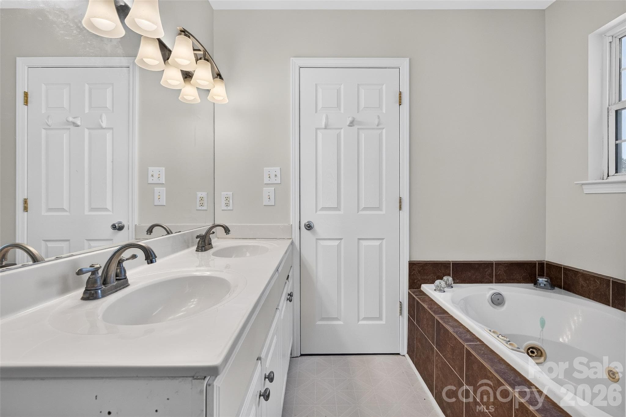 Primary bathroom - 108 Duval Court, Mooresville