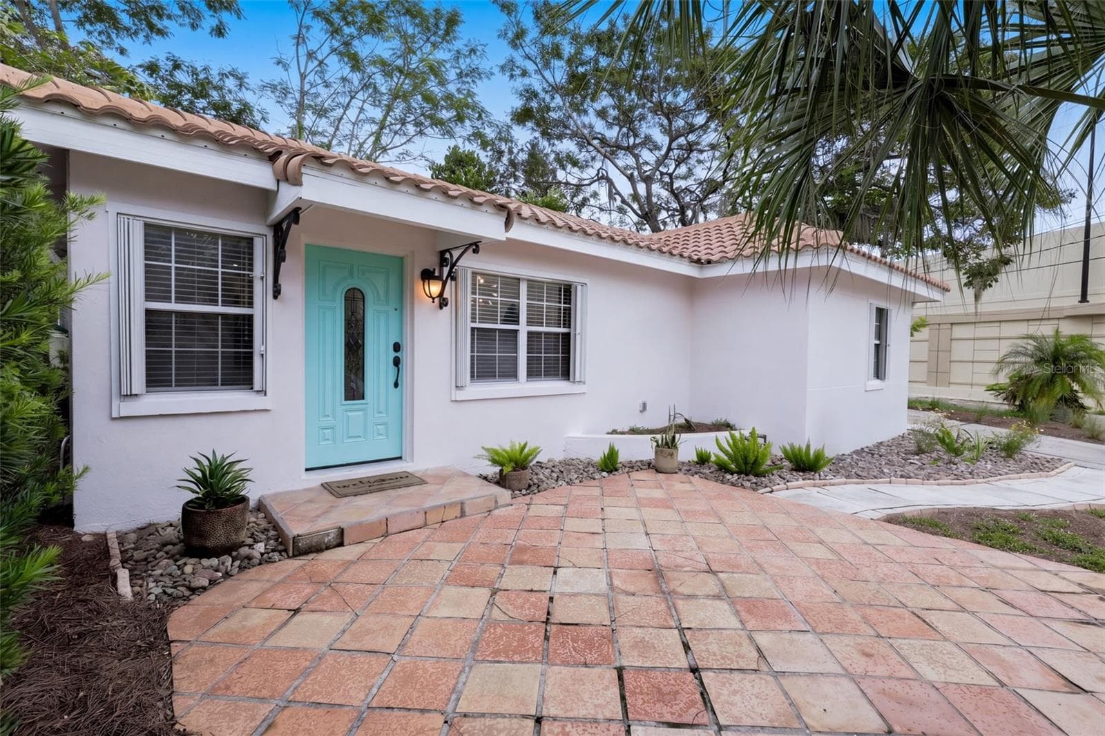 Front Entrance - 107 NE IVANHOE BLVD, ORLANDO