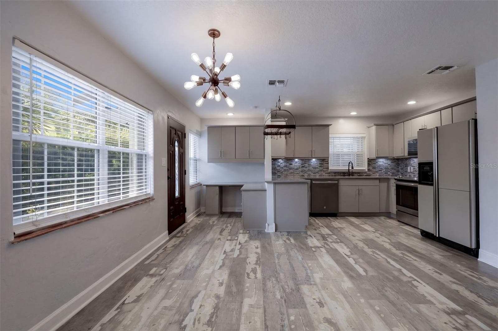 Living Room and Kitchen - 107 NE IVANHOE BLVD, ORLANDO