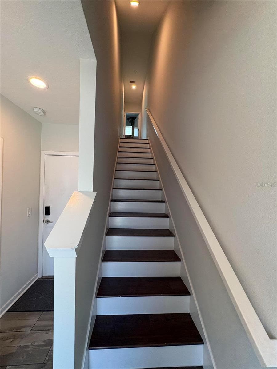 Townhouse at 343 8TH ST N, ST PETERSBURG, photo 12 of 34