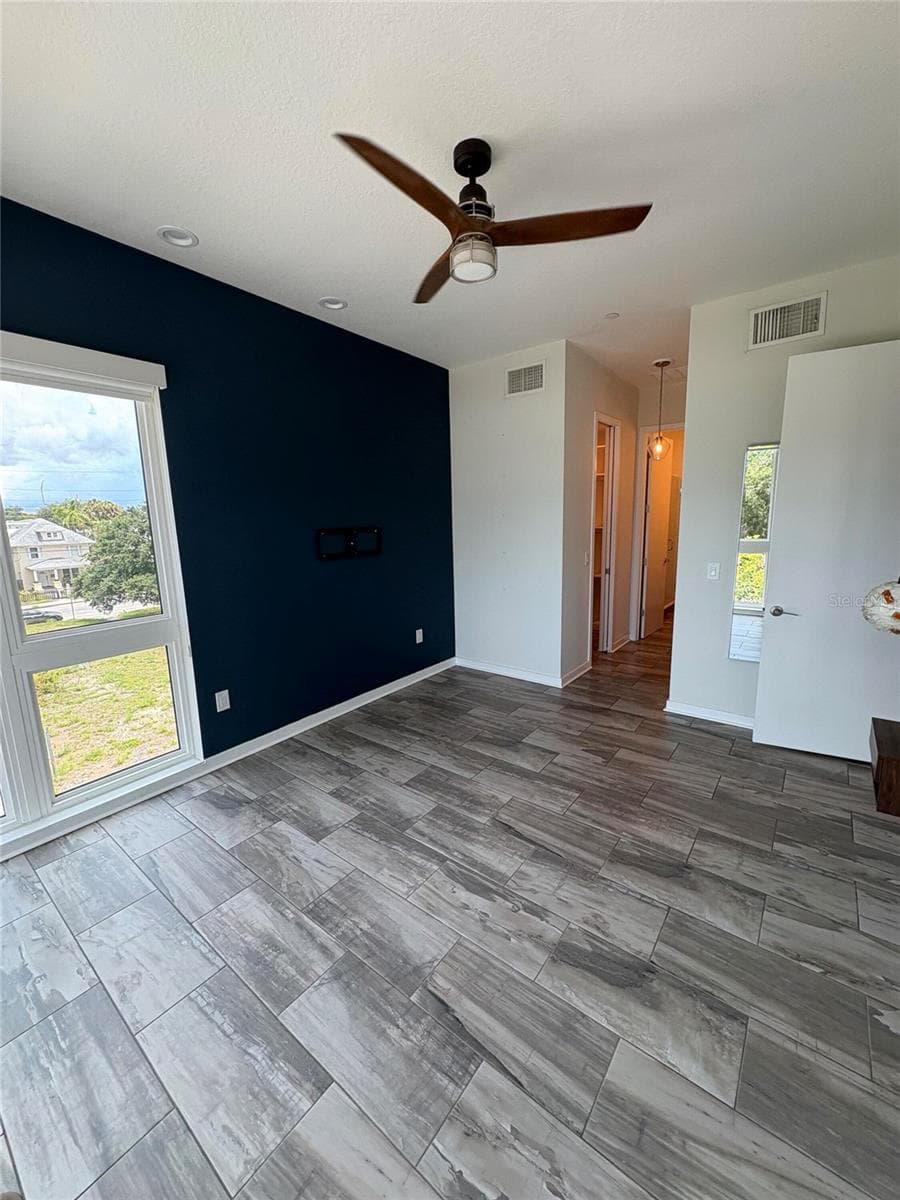 Townhouse at 343 8TH ST N, ST PETERSBURG, photo 17 of 34