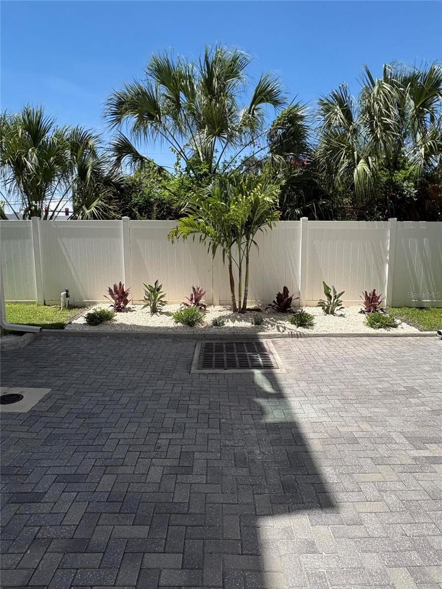Townhouse at 343 8TH ST N, ST PETERSBURG, photo 28 of 34