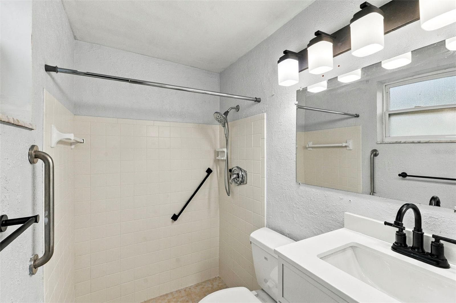 Primary bathroom - 3930 SAIL DR, NEW PORT RICHEY