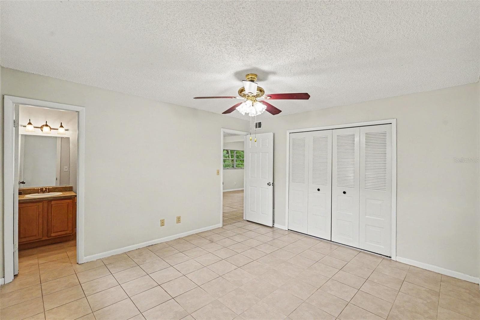 Single Family Residence at 1122 ESTATEWOOD DR, BRANDON, photo 11 of 17