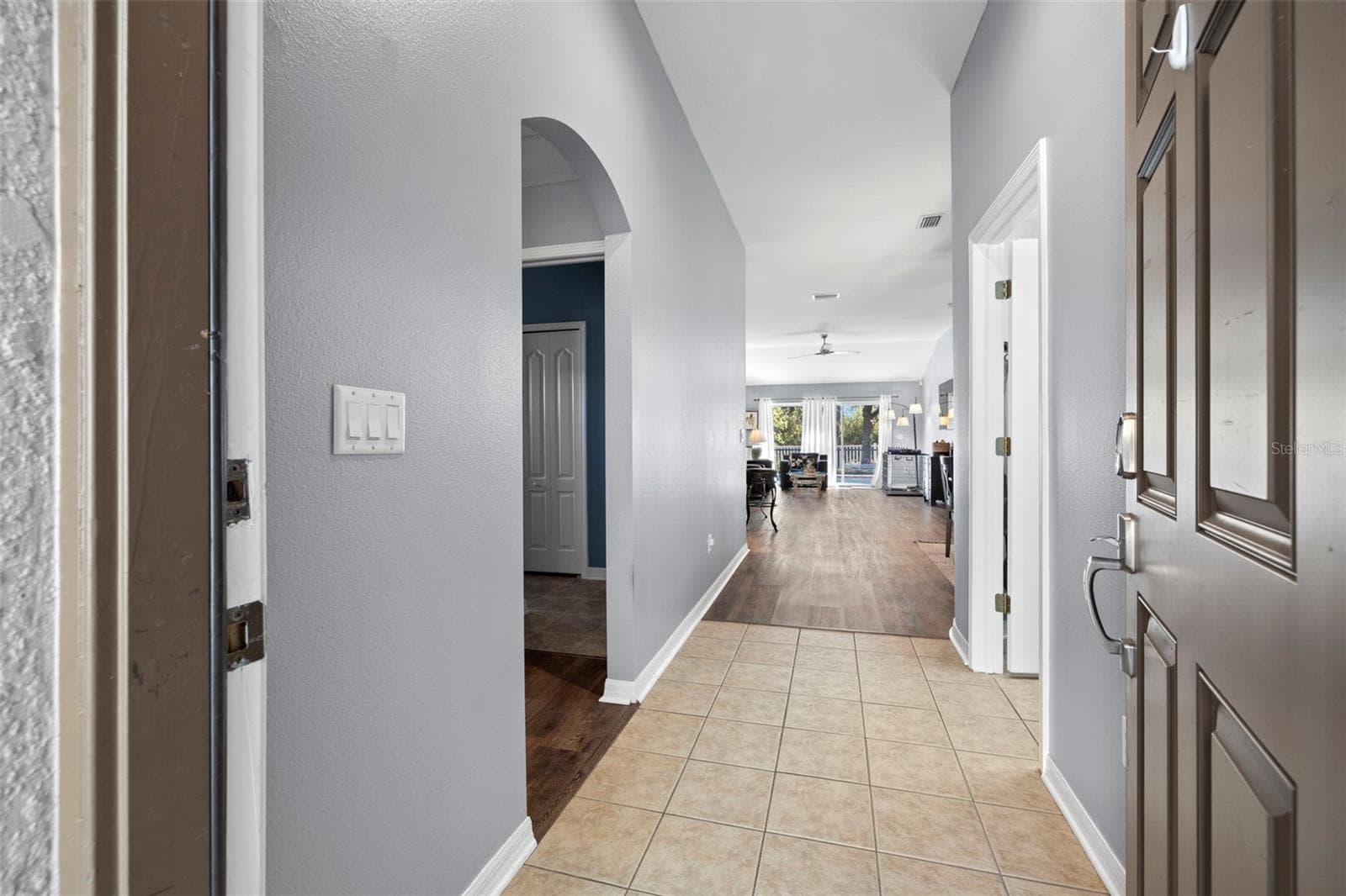 This split floor plan has two bedrooms that share a hall bath on the front side of the home. - 7831 STONELEIGH DR, LAND O LAKES