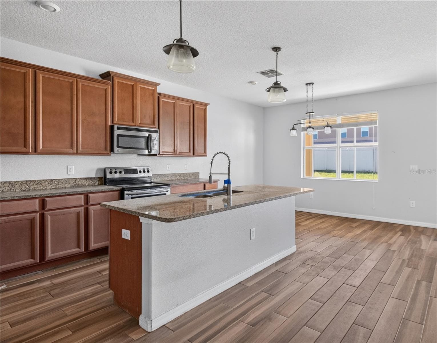 Single Family Residence at 10919 RAINBOW PYRITE DR, WIMAUMA, photo 2 of 31