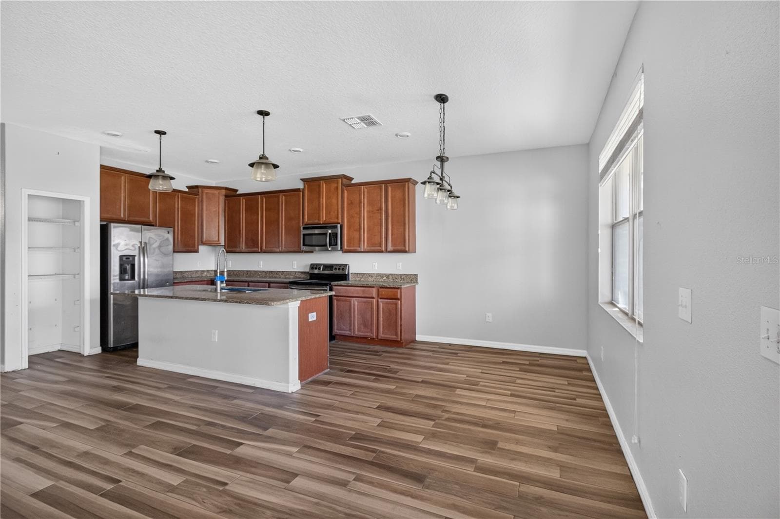 Single Family Residence at 10919 RAINBOW PYRITE DR, WIMAUMA, photo 7 of 31