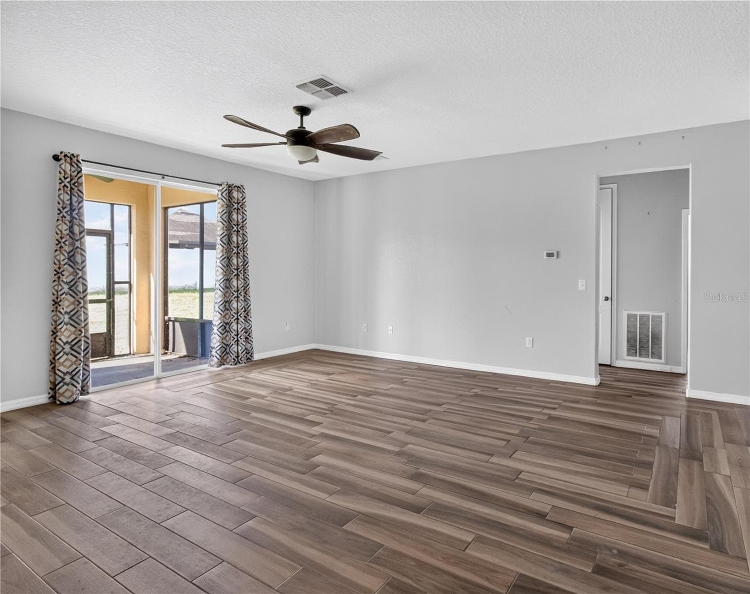 Single Family Residence at 10919 RAINBOW PYRITE DR, WIMAUMA, photo 8 of 31