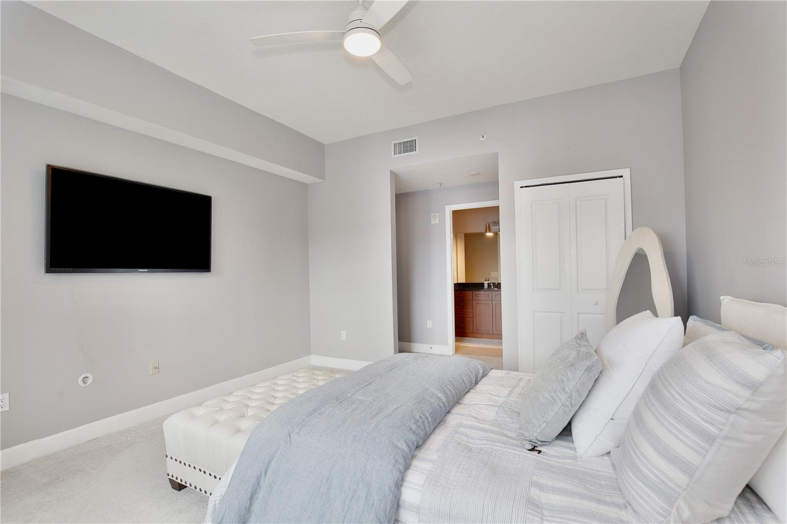 Guest Room - 100 S EOLA DR #1413, ORLANDO