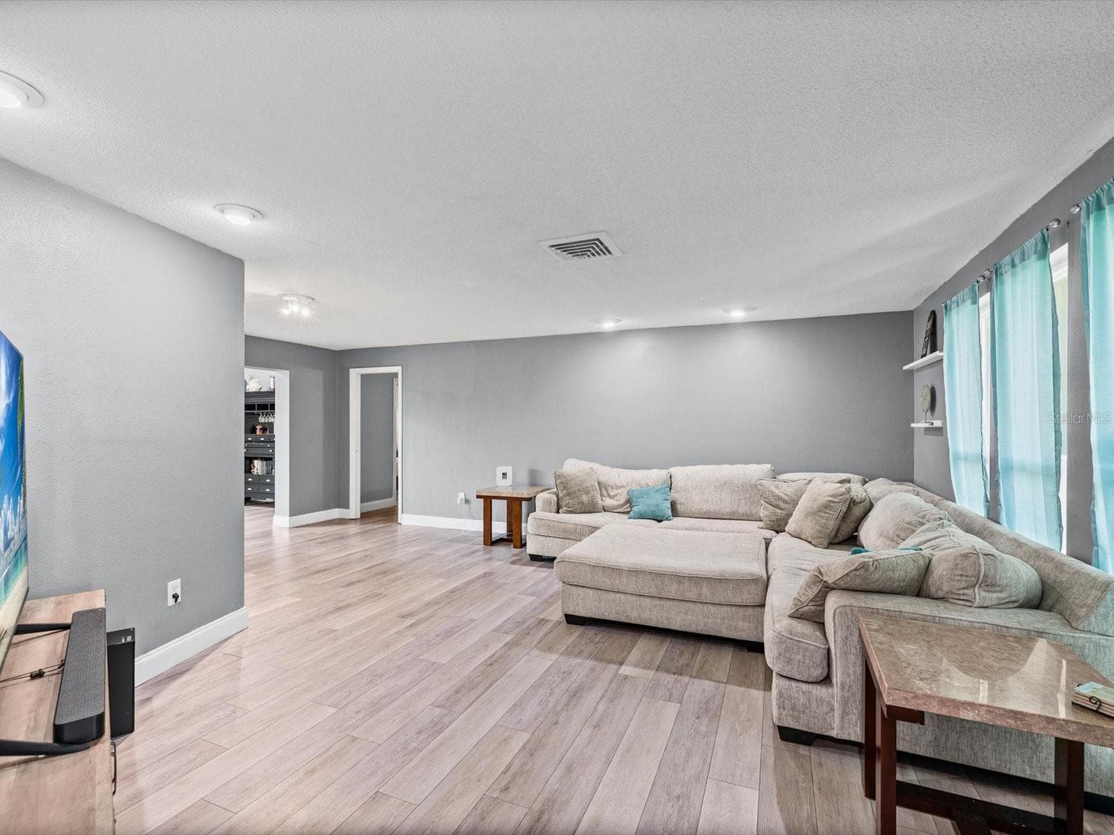 Single Family Residence at 9633 PORTSIDE DR, SEMINOLE, photo 8 of 38