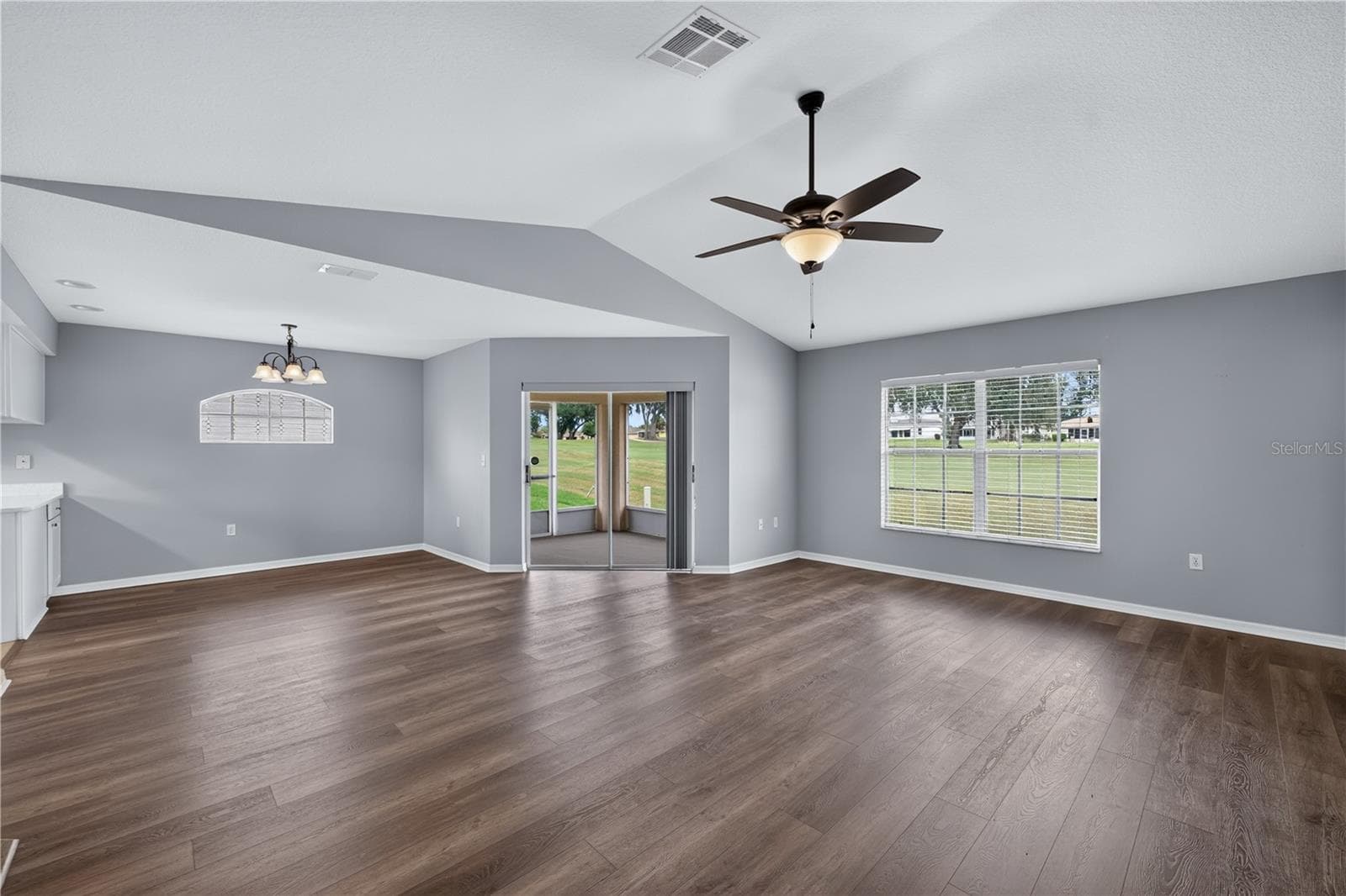 Single Family Residence at 11048 MOSHIE LN, SAN ANTONIO, photo 10 of 71